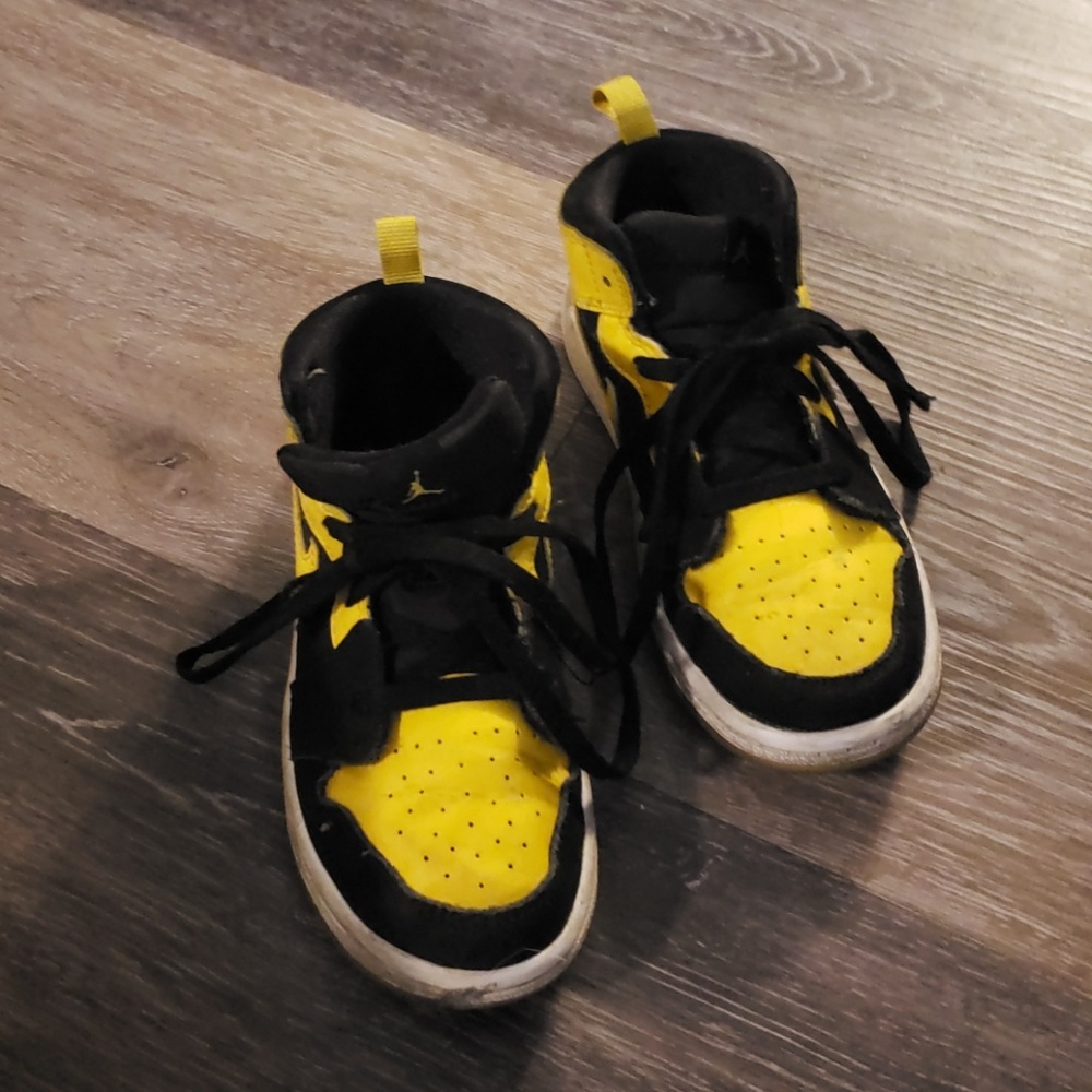 Boys Jordan's 10c